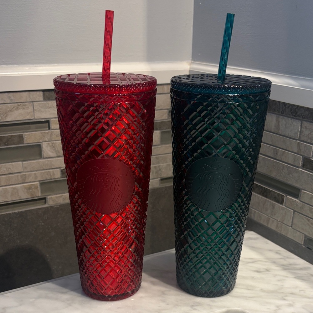 Starbucks Red and Green Diamond-Texture Cups with Straws